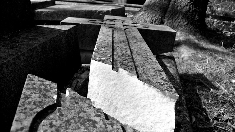 Broken Cross image courtesy Pixabay.com